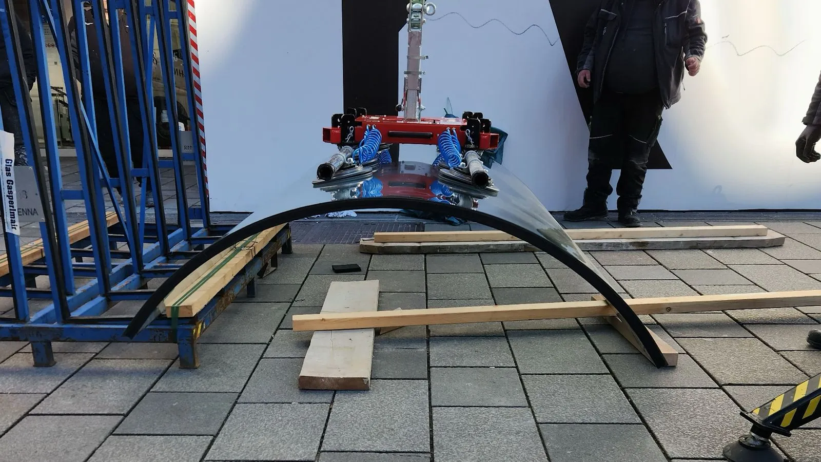 Glassauger für gebogenes Glas
